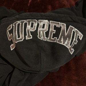 Black supreme sweatshirt, extra large still in new condition